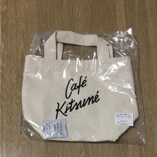 MAISON KITSUNE'(メゾンキツネ)の再値下げ！限定【新品】カフェキツネ ミニトートバッグ レディースのバッグ(トートバッグ)の商品写真