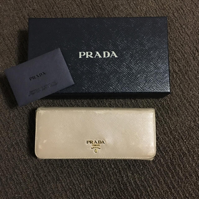 PRADA(プラダ)のプラダ サフィアーノ ピンクベージュ レディースのファッション小物(財布)の商品写真