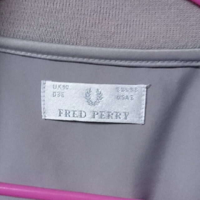 FRED PERRY(フレッドペリー)のはちみつ様フレッドペリー☆トラックジャケットジャージシルバー レディースのジャケット/アウター(ブルゾン)の商品写真