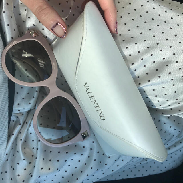 VALENTINO(ヴァレンティノ)の最終価格🍒VALENTINO sunglasses. レディースのファッション小物(サングラス/メガネ)の商品写真