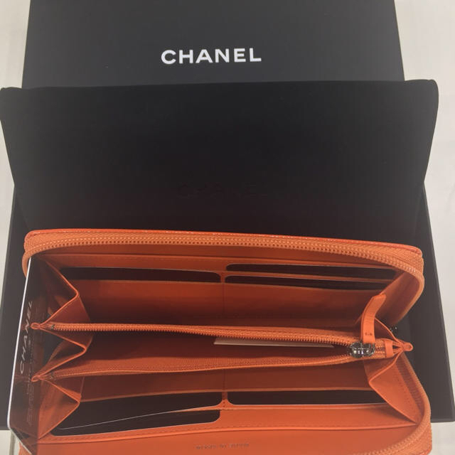 CHANEL(シャネル)のおまめさん専用新品未使用CHANEL 長財布 キャビアスキン レディースのファッション小物(財布)の商品写真