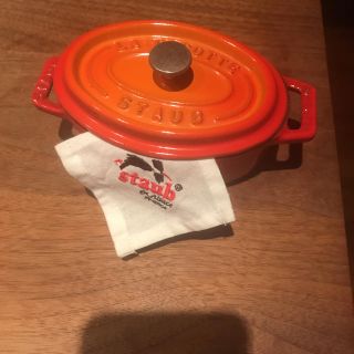 ストウブ(STAUB)のストウブ オーバル11cm 廃盤レアオレンジ未使用  (鍋/フライパン)