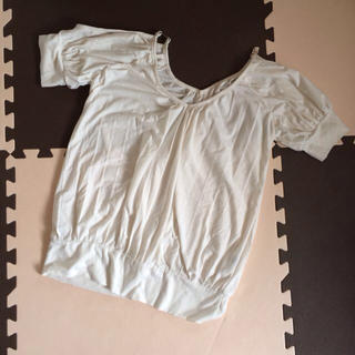 肩空きホワイトトップス(Tシャツ(半袖/袖なし))