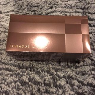 ルナソル(LUNASOL)の新品★ルナソル★クリスマス パーティーコフレ 2017(コフレ/メイクアップセット)