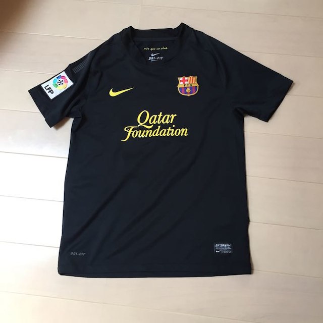 NIKE(ナイキ)のパルセロナ ♬  メッシ  ♬  サッカーレプリカユニフォーム スポーツ/アウトドアのサッカー/フットサル(その他)の商品写真