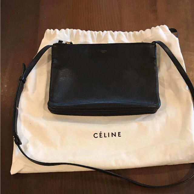 celine(セリーヌ)のセリーヌ トリオラージ ブラック レディースのバッグ(ショルダーバッグ)の商品写真