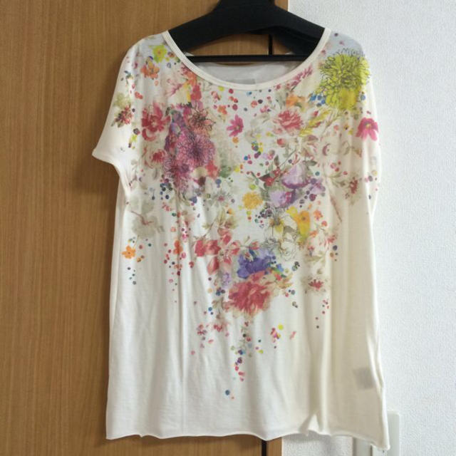 n°44(ナンバーヨンジューヨン)のn°44♡花柄Tシャツ レディースのトップス(Tシャツ(半袖/袖なし))の商品写真