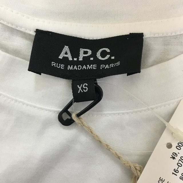 A.P.C(アーペーセー)の新品 レア 別注コラボ A.P.C ロゴTシャツ  レディースのトップス(Tシャツ(半袖/袖なし))の商品写真