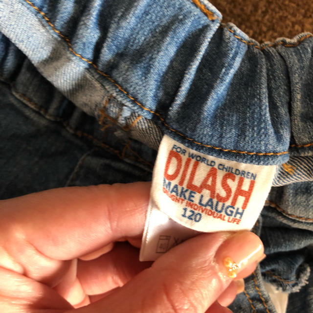 DILASH(ディラッシュ)の[中古]DILASH  デニムパンツ  120 キッズ/ベビー/マタニティのキッズ服男の子用(90cm~)(パンツ/スパッツ)の商品写真
