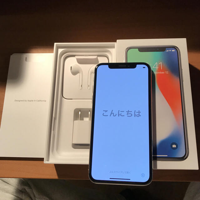 iPhone(アイフォーン)の美品！ i phone x 64GB シルバー simフリー スマホ/家電/カメラのスマートフォン/携帯電話(スマートフォン本体)の商品写真