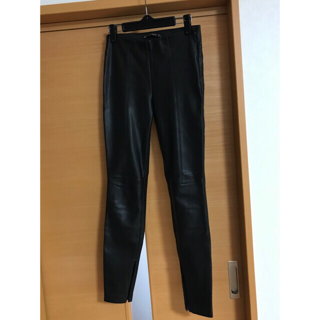 ZARA(ザラ)のZARA     フェイクレザーパンツ レディースのパンツ(その他)の商品写真