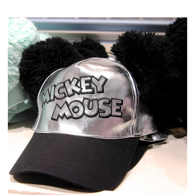 Disney(ディズニー)のディズニー ミッキー ポンポンキャップ シルバー レディースの帽子(キャップ)の商品写真
