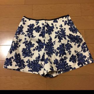 ラトータリテ(La TOTALITE)のLa TOTALITE☆ラ トータリテ 花柄ショートパンツ(ショートパンツ)