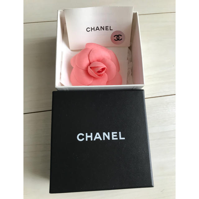 CHANEL(シャネル)のCHANELのカメリア コサージュです レディースのアクセサリー(ブローチ/コサージュ)の商品写真