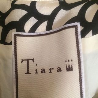 ティアラ(tiara)のtiara ワンピース(ひざ丈ワンピース)