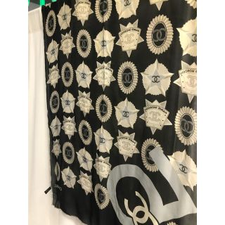 シャネル(CHANEL)のCHANEL大判スカーフ 黒 みいこさん専用(バンダナ/スカーフ)