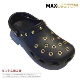 クロックス(crocs)のクロックス crocs パンクカスタム 純金メッキ加工 黒 22～30cm 新品(サンダル)