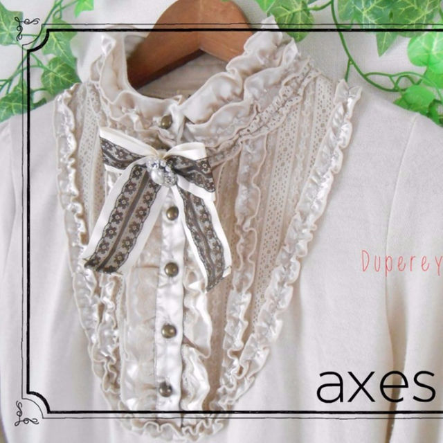 axes femme(アクシーズファム)のaxes femme★美品！クラシカルで可憐なカットソー /カメオ＆リボン付ＳＭ レディースのトップス(その他)の商品写真