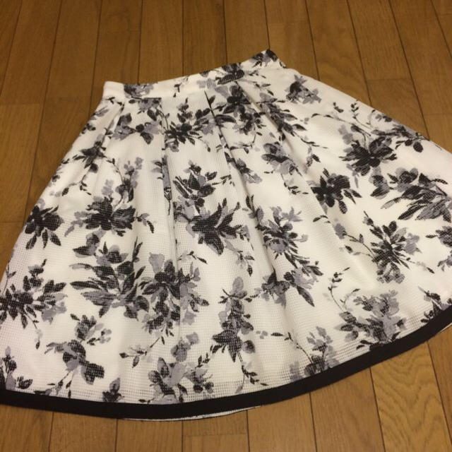 JUSGLITTY(ジャスグリッティー)のジャスグリッティー フレアスカート レディースのスカート(ひざ丈スカート)の商品写真