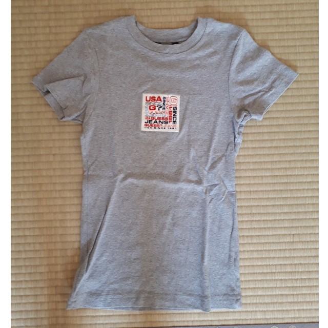 GUESS(ゲス)の値下げしました　美品　ゲス(GUESS)　Tシャツ レディースのトップス(Tシャツ(半袖/袖なし))の商品写真