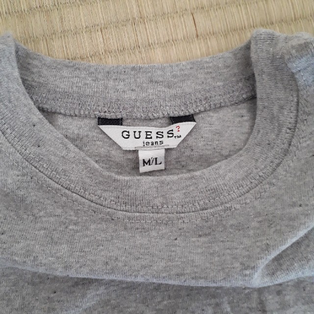 GUESS(ゲス)の値下げしました　美品　ゲス(GUESS)　Tシャツ レディースのトップス(Tシャツ(半袖/袖なし))の商品写真