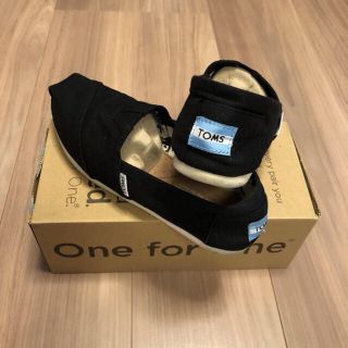 トムズ(TOMS)のTOMS 黒 スリッポン フラット靴(スリッポン/モカシン)