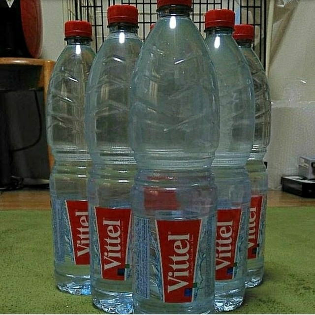 ヴィッテル ミネラルウォーター 食品/飲料/酒の飲料(その他)の商品写真