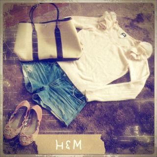 エイチアンドエム(H&M)のH&M フリルショルダーニット୨୧♡ॢ(ニット/セーター)