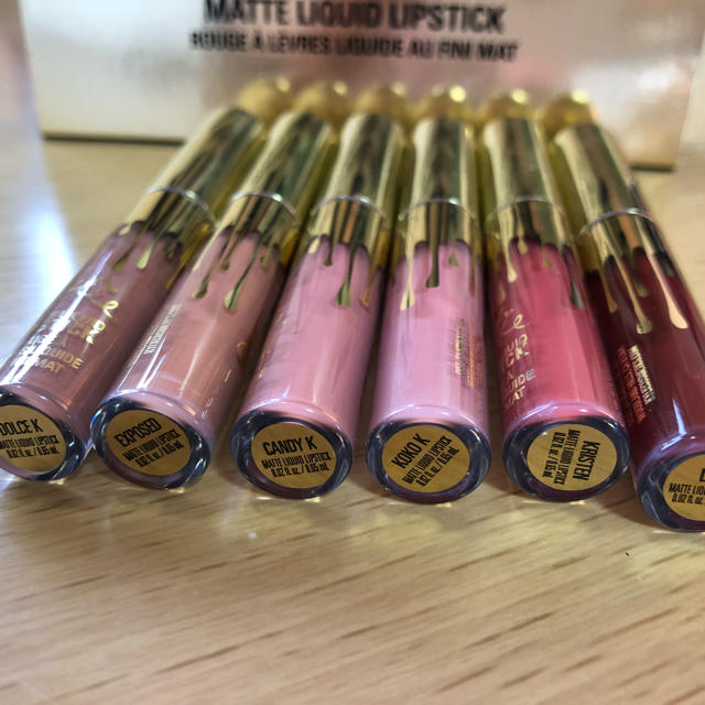 Kylie Cosmetics(カイリーコスメティックス)のkylie birthday edition matte lipstick コスメ/美容のベースメイク/化粧品(リップグロス)の商品写真