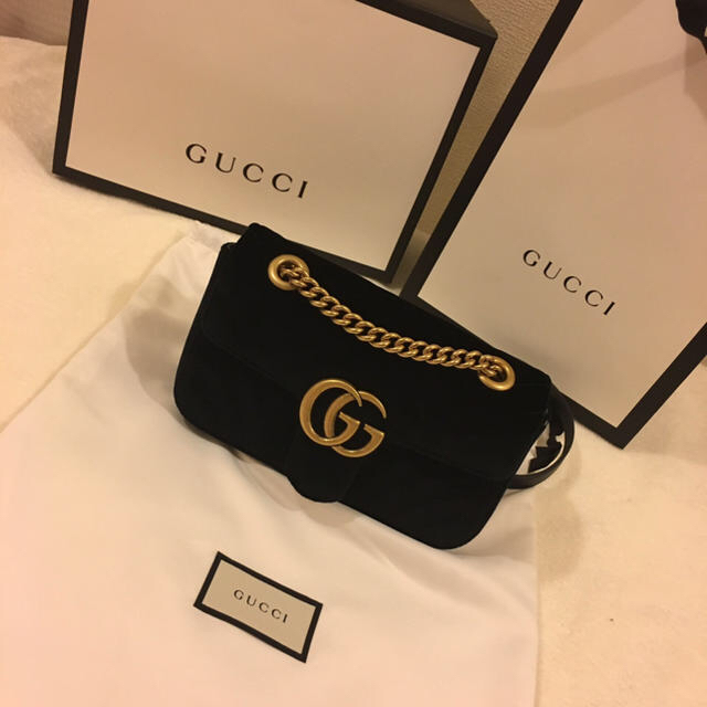 Gucci(グッチ)のグッチ GGマーモント ベルベットミニ ショルダーバッグ レディースのバッグ(ショルダーバッグ)の商品写真