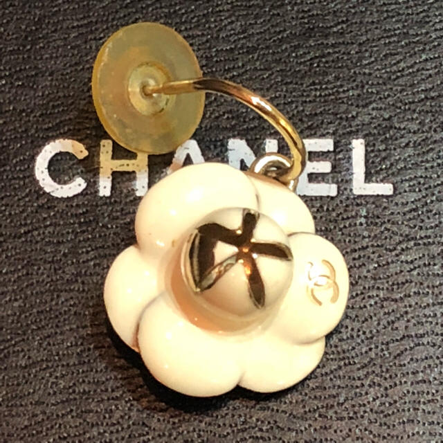 CHANEL - 値下げ不可！訳あり激安 CHANELカメリアピアスの通販 by m｜シャネルならラクマ