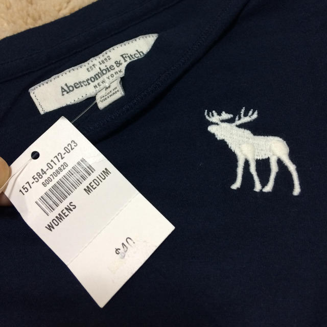 Abercrombie&Fitch(アバクロンビーアンドフィッチ)のアバクロ 新品タグ付き レディース  Tシャツ レディースのトップス(Tシャツ(半袖/袖なし))の商品写真