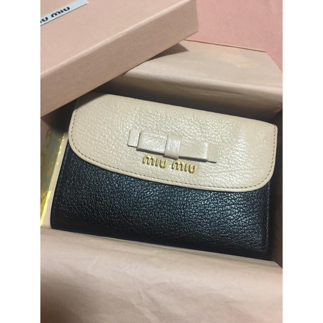 miumiu 二つ折り財布