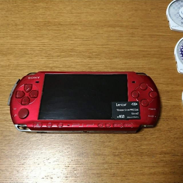 PlayStation Portable(プレイステーションポータブル)のPSP（ﾌﾟﾚｲｽﾃｰｼｮﾝﾎﾟｰﾀﾌﾞﾙ）　本体+ソフト８本 エンタメ/ホビーのゲームソフト/ゲーム機本体(家庭用ゲーム機本体)の商品写真