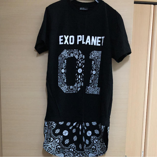EXO(エクソ)のなおベク様 Tシャツ エンタメ/ホビーのタレントグッズ(アイドルグッズ)の商品写真