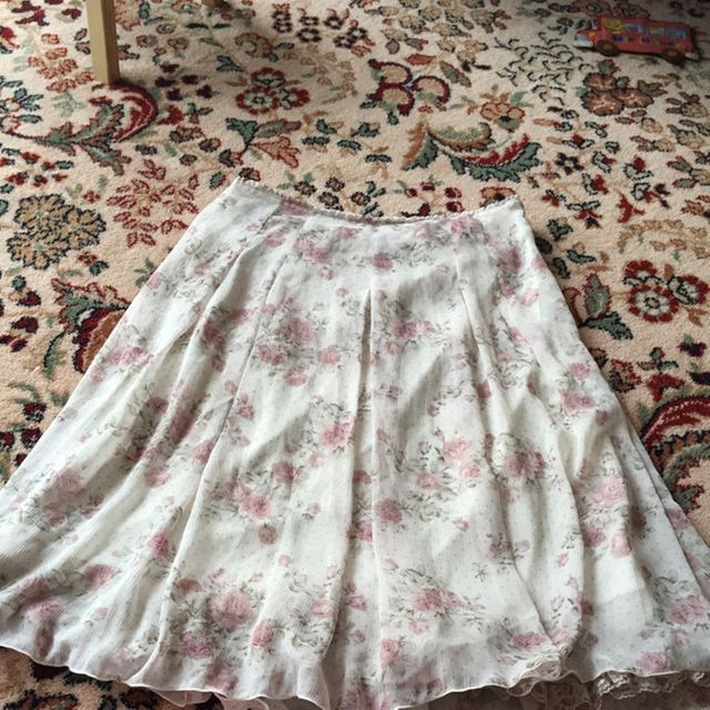 L'EST ROSE(レストローズ)のレストローズスカート レディースのスカート(ひざ丈スカート)の商品写真