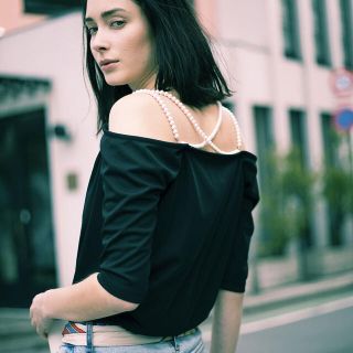 アメリヴィンテージ(Ameri VINTAGE)のアメリ❤︎ PEARL OFF SHOULDER TOPパールトップス(カットソー(半袖/袖なし))