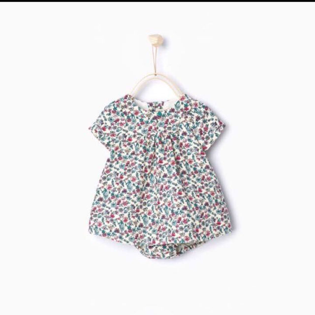 ZARA KIDS(ザラキッズ)のZara ザラベビー ワンピース オムツカバー付き キッズ/ベビー/マタニティのベビー服(~85cm)(ワンピース)の商品写真