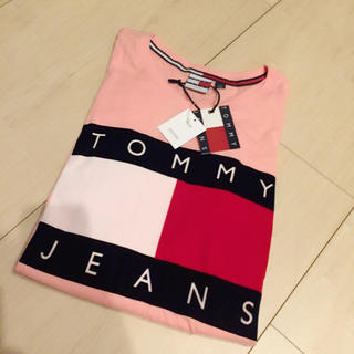 トミーヒルフィガー(TOMMY HILFIGER)の【新品未使用】tommy jeans 90s フラッグロゴＴシャツ ピンク(Tシャツ(半袖/袖なし))