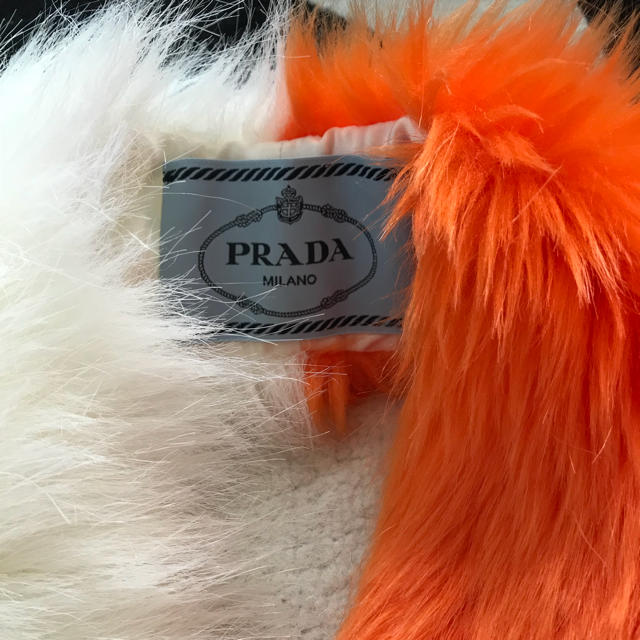 PRADA(プラダ)のPRADA 美品フェイクファーストール レディースのジャケット/アウター(毛皮/ファーコート)の商品写真