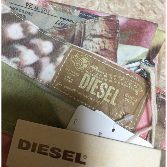 DIESEL(ディーゼル)の【値下げ】ディーゼル DIESEL スキニー 24インチ 新品 タグ付き レディースのパンツ(スキニーパンツ)の商品写真