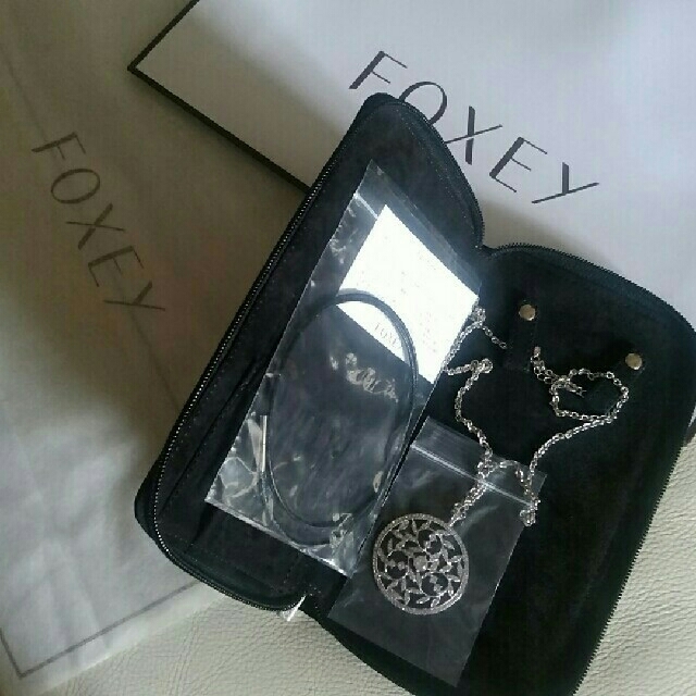 FOXEY(フォクシー)のせなさまご予約済み♡新品フォクシーネックレス レディースのアクセサリー(ネックレス)の商品写真