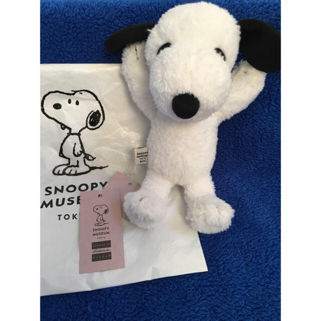 SNOOPY(スヌーピー)のスヌーピーミュージアム 寝そべりスヌーピー かーりー様専用 エンタメ/ホビーのおもちゃ/ぬいぐるみ(ぬいぐるみ)の商品写真