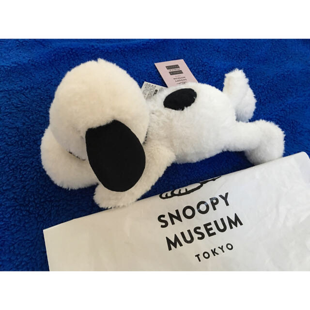 SNOOPY(スヌーピー)のスヌーピーミュージアム 寝そべりスヌーピー かーりー様専用 エンタメ/ホビーのおもちゃ/ぬいぐるみ(ぬいぐるみ)の商品写真