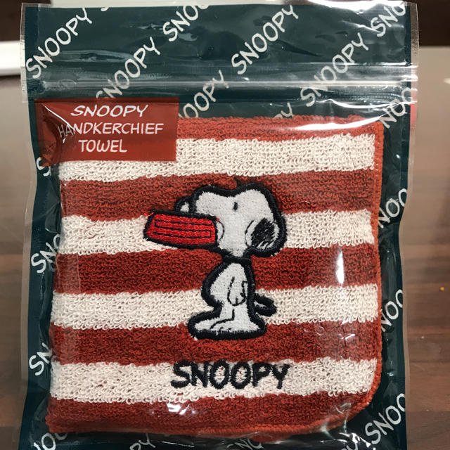 SNOOPY(スヌーピー)の【新品、未開封】スヌーピーハンドタオル エンタメ/ホビーのアニメグッズ(タオル)の商品写真