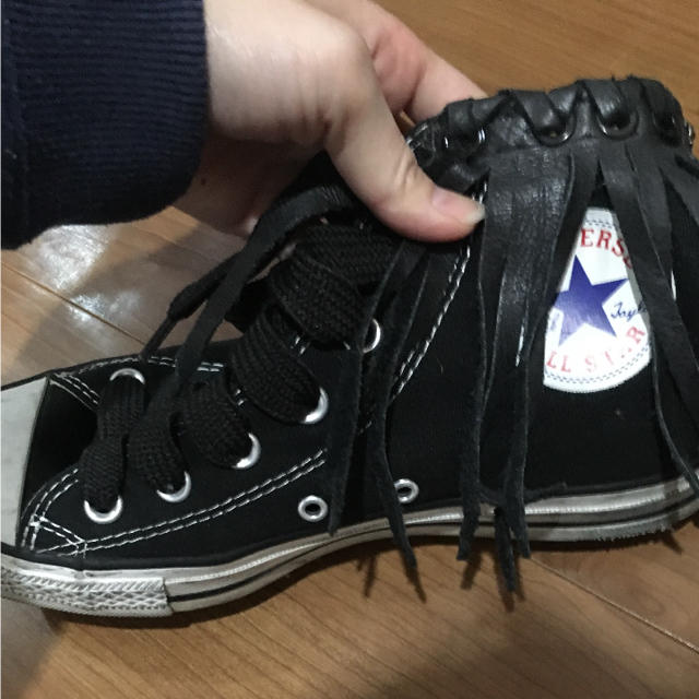 CONVERSE(コンバース)のkomii様 KETTLE BLACK✖️コンバース ハイカット フリンジ レディースの靴/シューズ(スニーカー)の商品写真