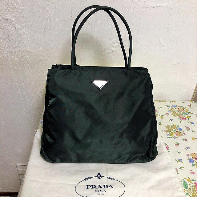 〈お値下げしました〉PRADA レザースニーカー