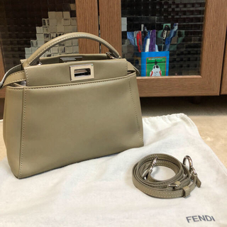 フェンディ(FENDI)の超美品 フェンディ ピーカブー ミニ チャコールグレー ショルダー・保存袋付 (ハンドバッグ)