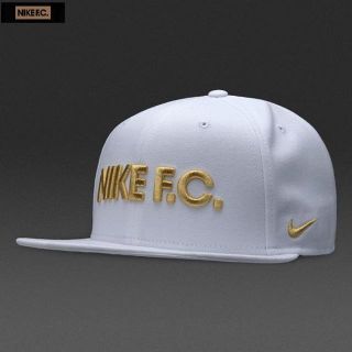 ナイキ(NIKE)の★送料無料★UK直輸入★ナイキ★NIKE FC トゥルーキャップ★白x金★(キャップ)