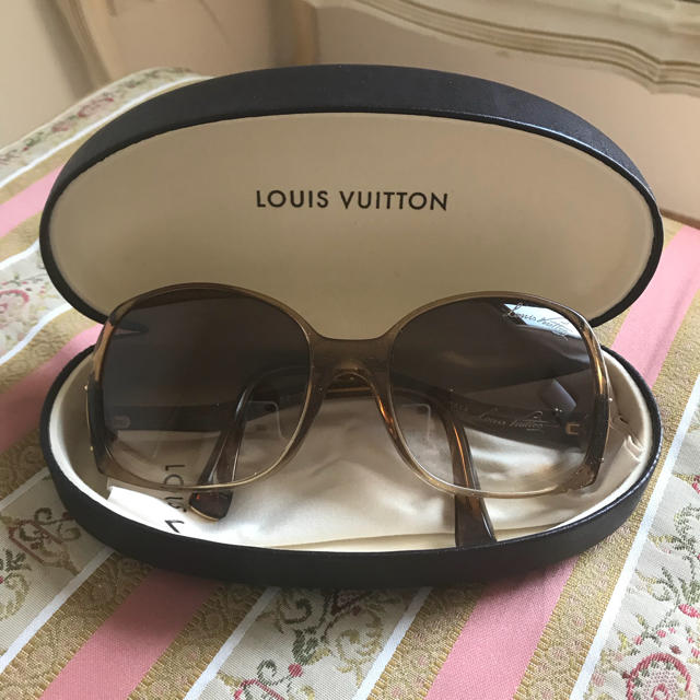 LOUIS VUITTON(ルイヴィトン)のルイヴィトン＊サングラス Gina honey レディースのファッション小物(サングラス/メガネ)の商品写真